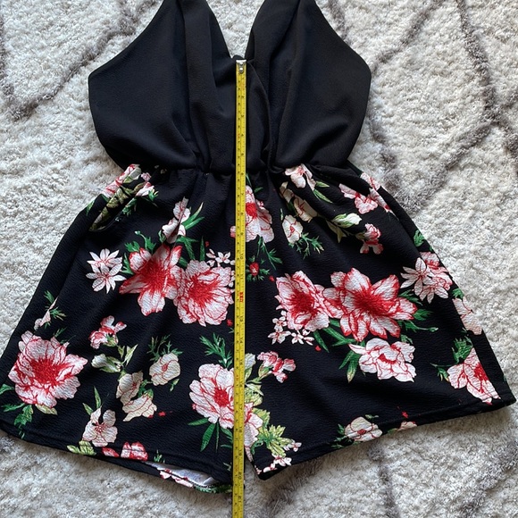 ✨Black and Floral Summer Romper✨ - Picture 7 of 9